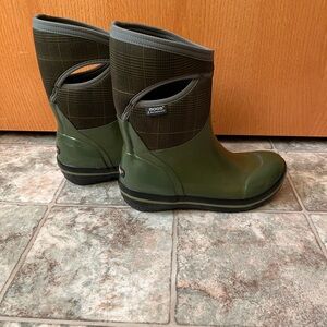 BOGS Women's Olive and Gray Winter Boots
